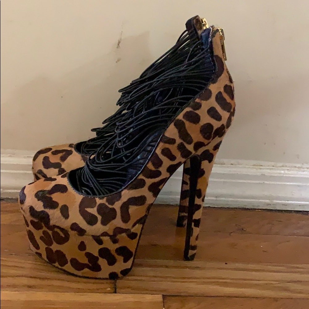 Leopard Platform Pumps